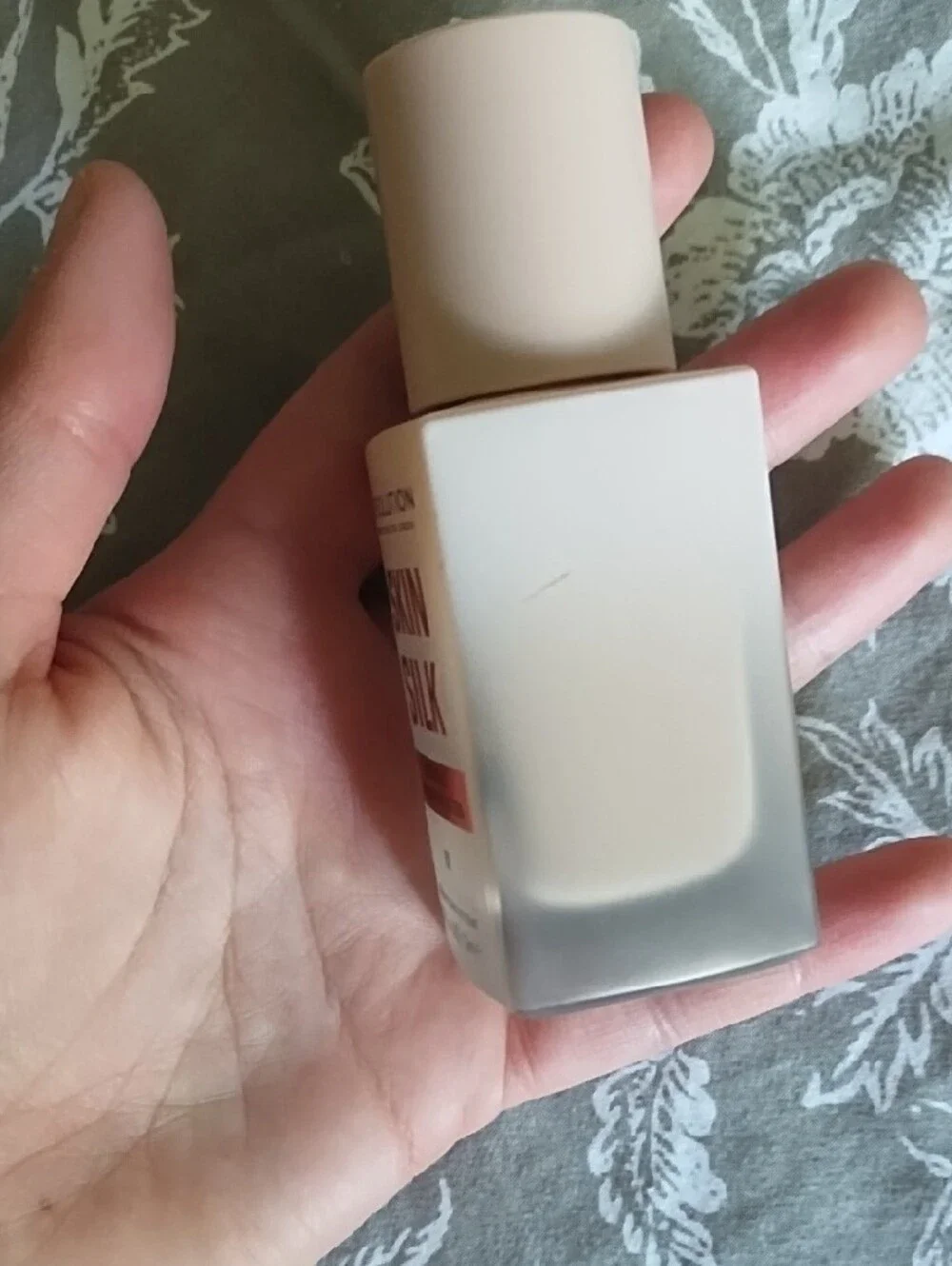 Revolution Skin Silk Luminous Serum Foundation F2 - Beige